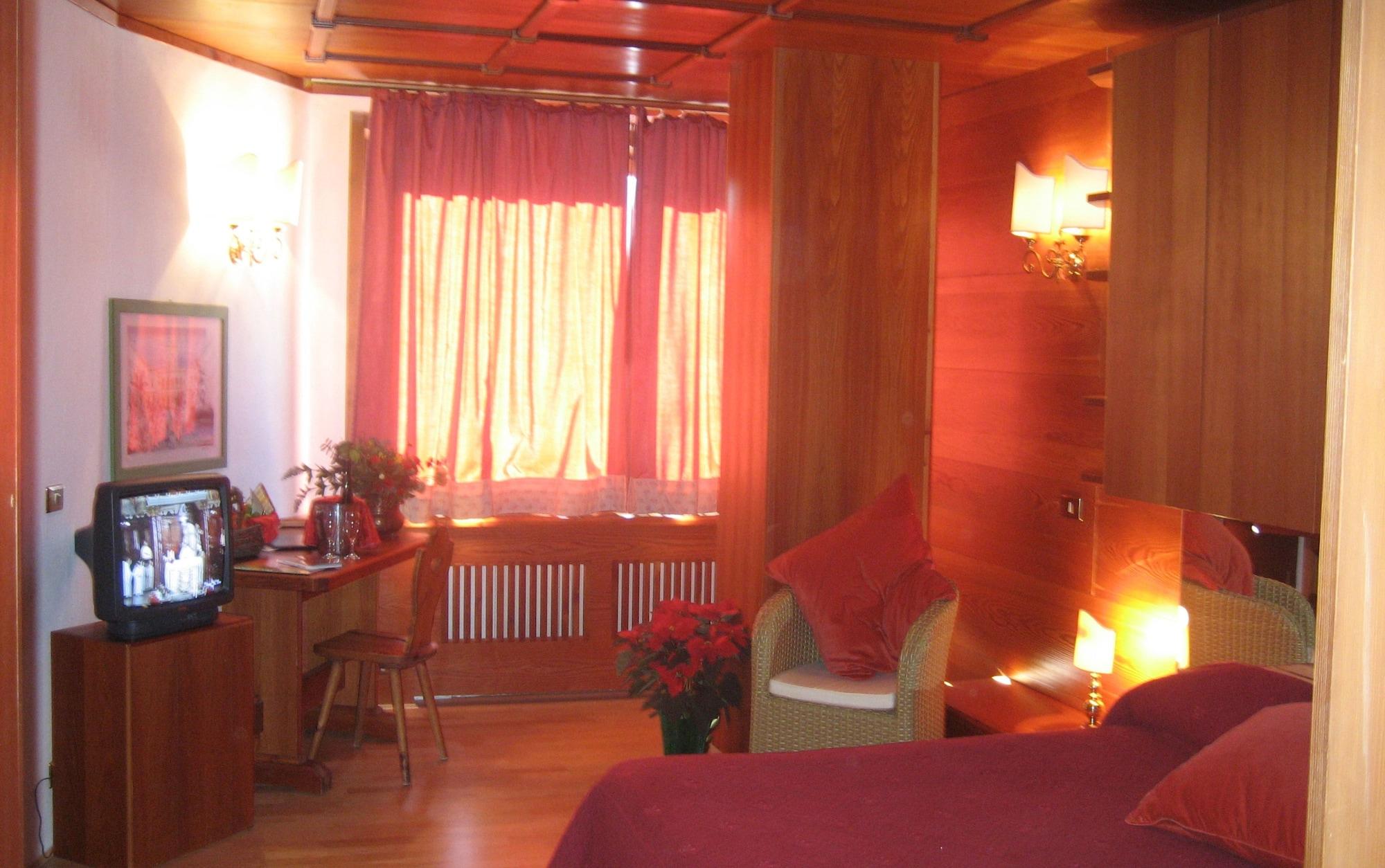 Hotel Mirage Cortina dʼAmpezzo Exterior foto